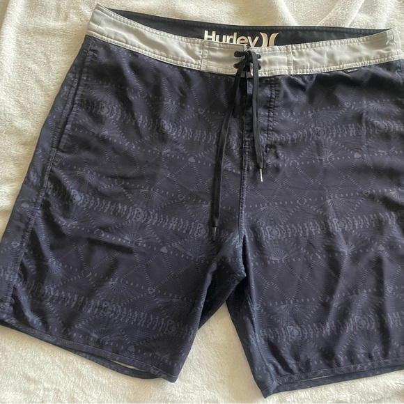 Men’s Hurley board shorts size 36, READ - Picture 5 of 9